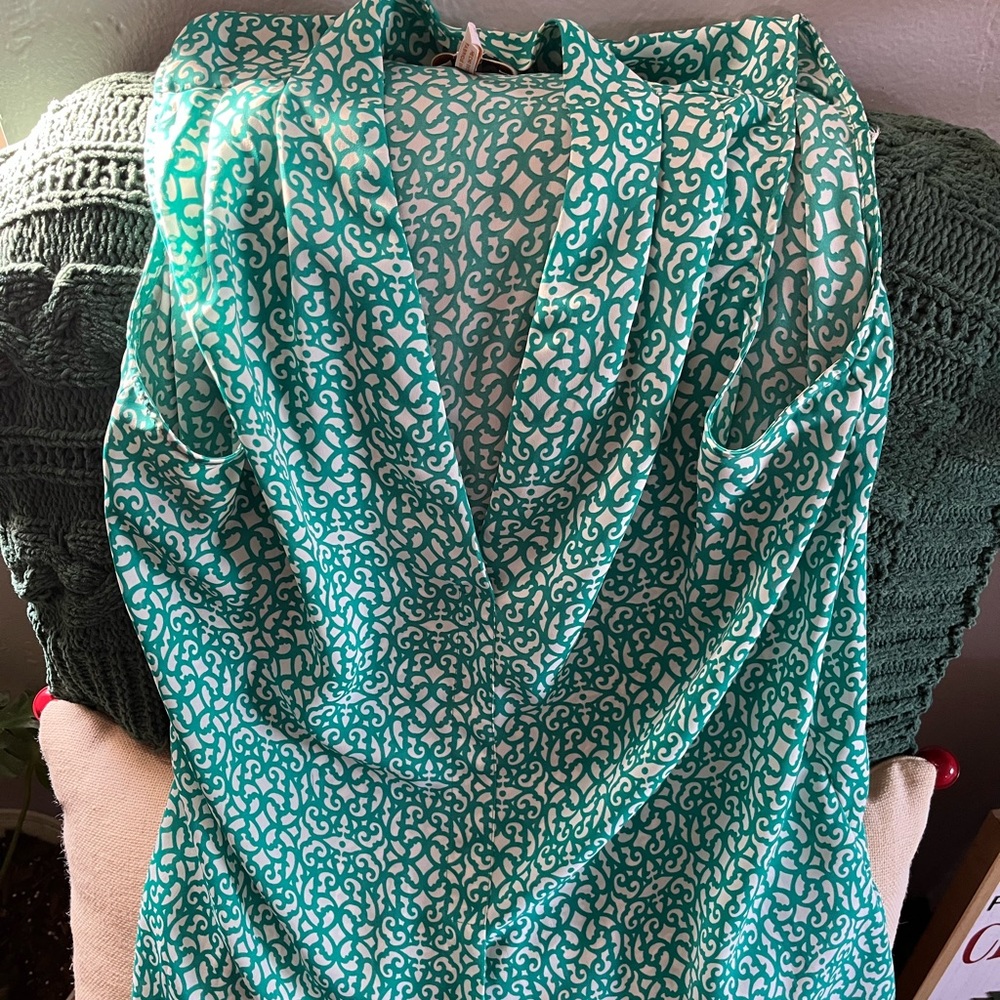 Sleeveless blouse white and green